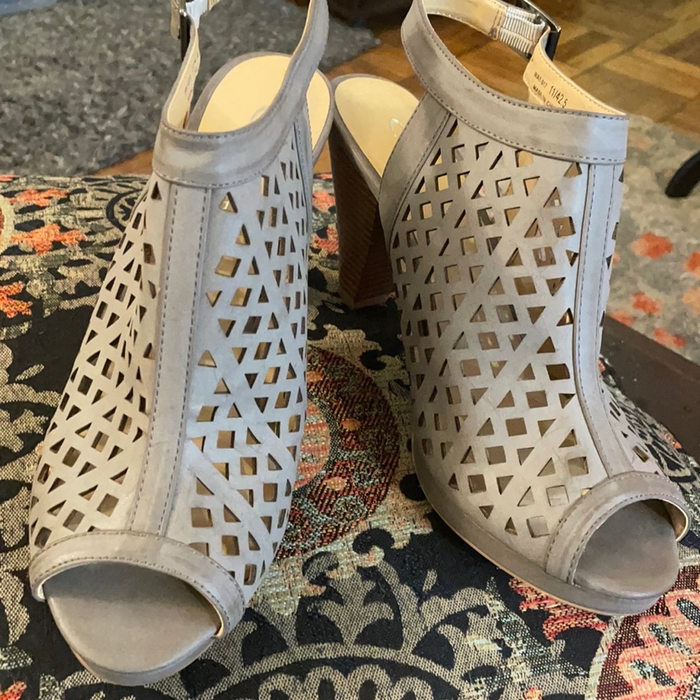 Gray cut out design peep toe sandals